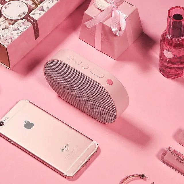 Smart WiFi speaker in white with 2.0 channel stereo and built-in battery