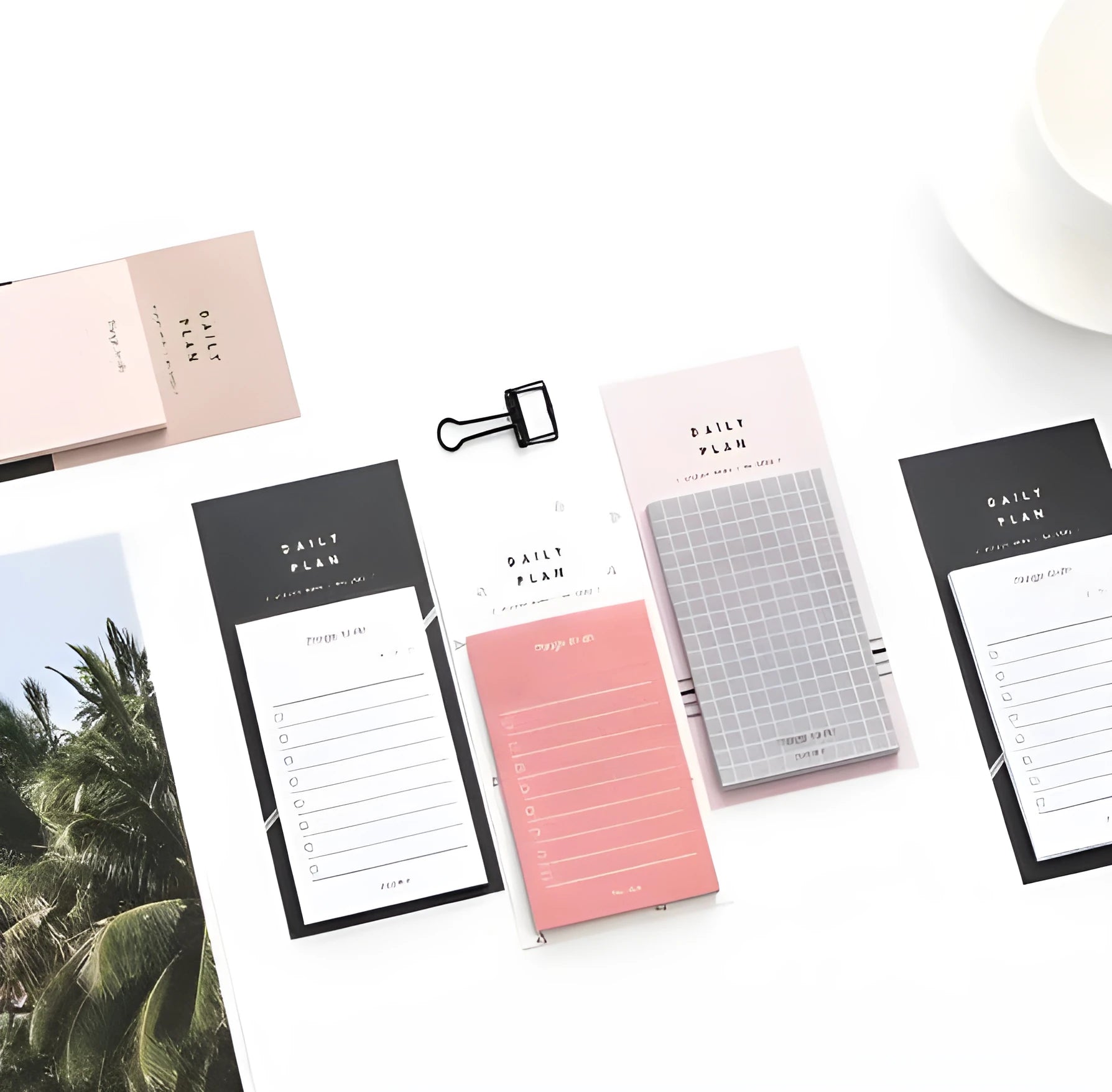 Planning notepad with 50 sheets of 80g paper in pink or red cover, showing 10x6cm page size