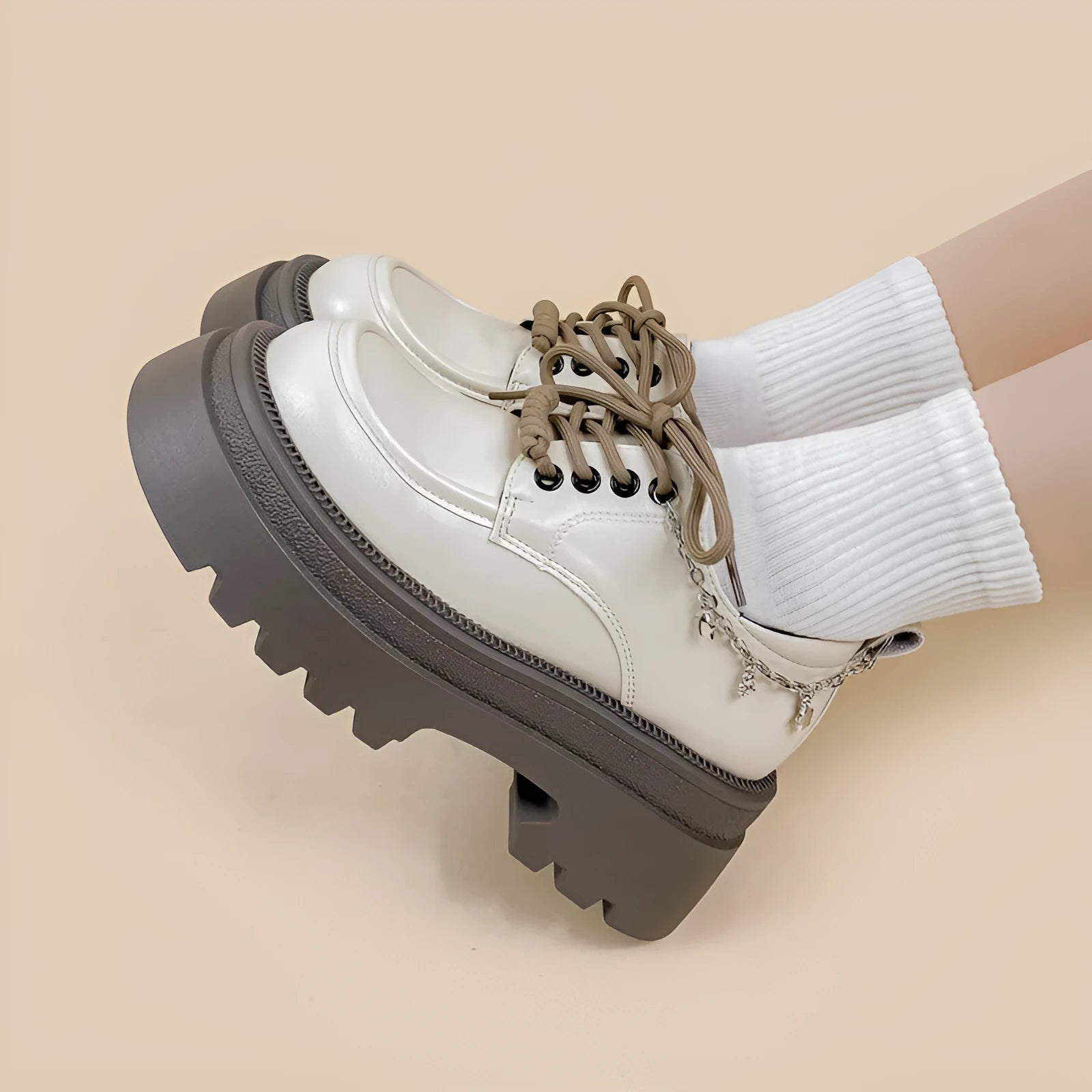 White platform leather shoes with chunky heel and front lace-up in Mary Jane style.