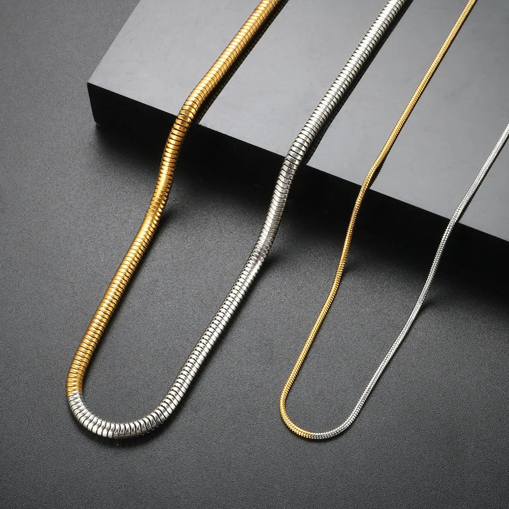 Gold colour stainless steel women's snake bones chain necklace with 3mm width and geometric lines design.