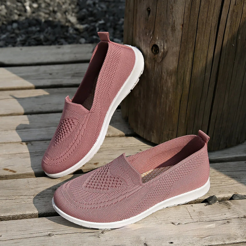 Women's plus size casual cloth shoes with flat heel and heart-shaped pattern