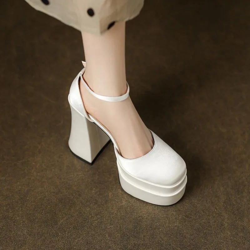 Women's waterproof platform high heels with chunky heel in white or champagne colour