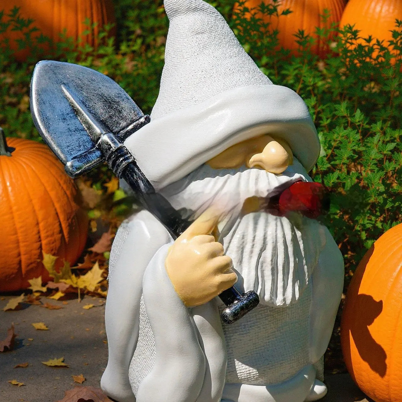 Resin smoking shovel dwarf Christmas garden ornament for outdoor festive display