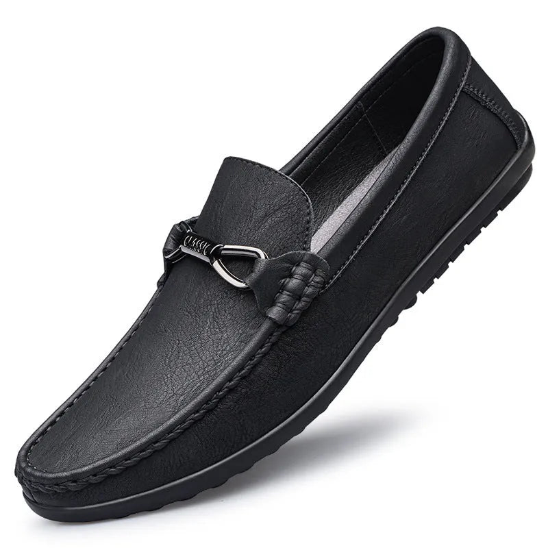 Breathable soft bottom slip-on casual shoes in solid colour with two-layer cowhide upper and rubber sole
