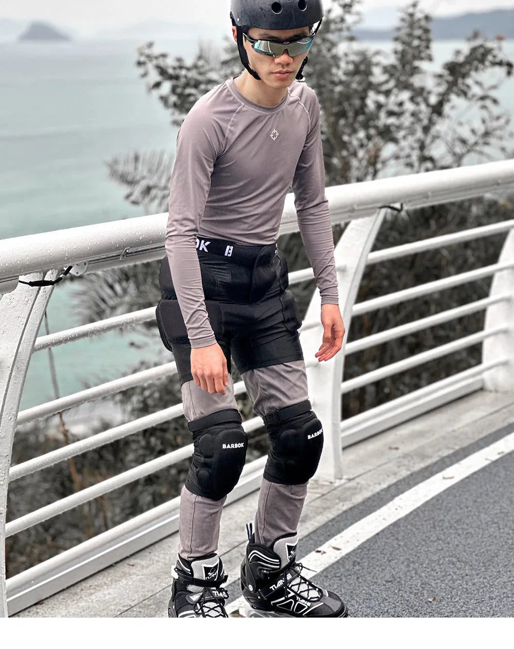 Black adult hip protection pad for roller skating and skateboarding with NBR foam padding