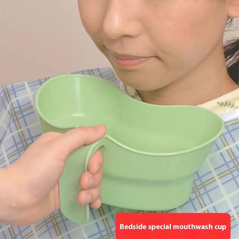 Green plastic nursing gargle cup for elderly oral care