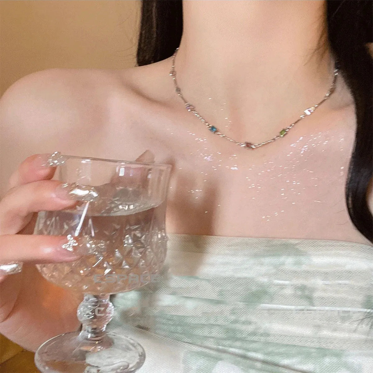 Square colour geometric clavicle chain necklace with artificial crystal quadrilaterial elements in gold or white K tone