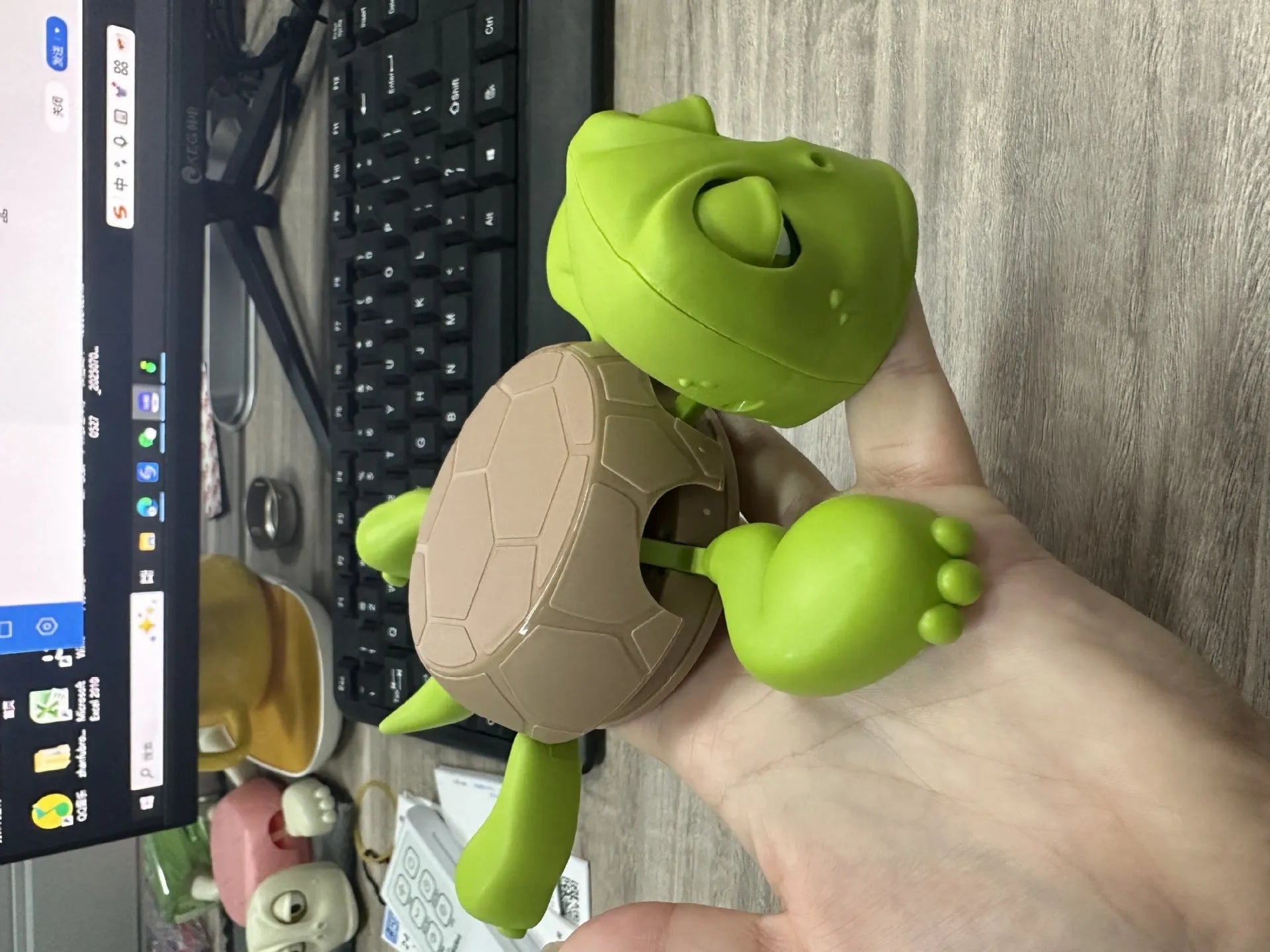 ABS turtle coaster in light green with heat insulation protection for furniture