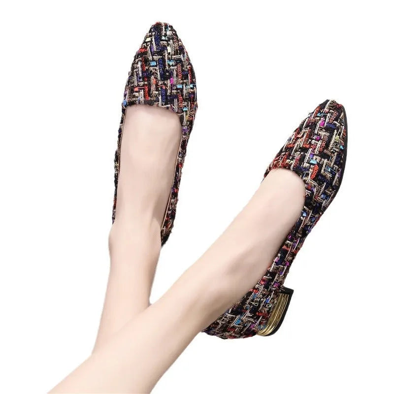 Women's black and white classic low-cut canvas shoes with pointed toe design and shallow mouth opening