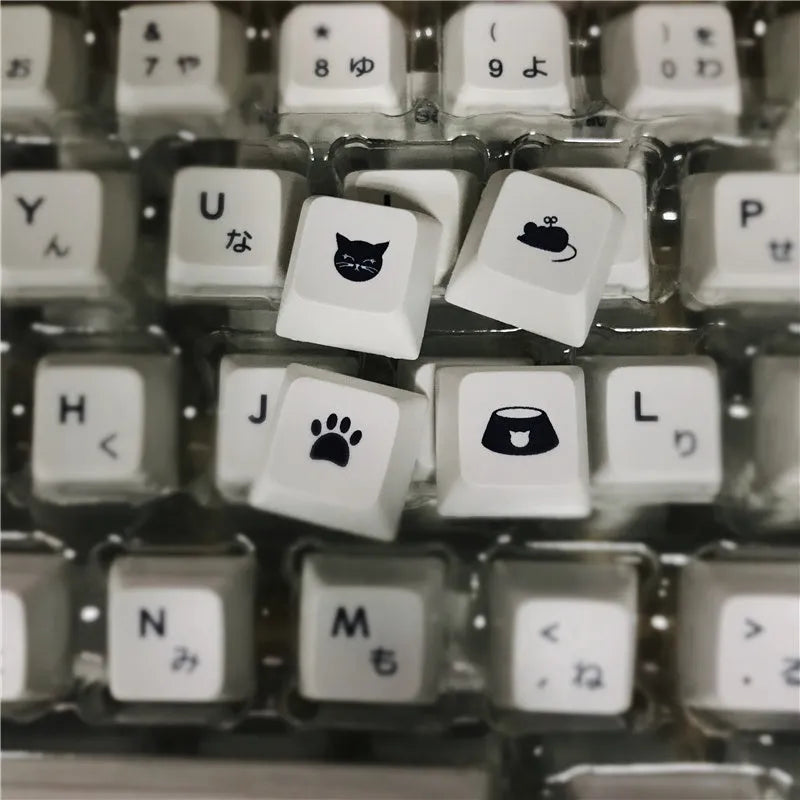 White Japanese character keycap set with 104 PBT keycaps for mechanical keyboards