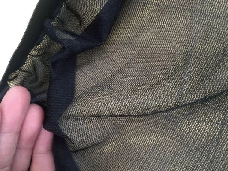 Black polyester mesh car sunshade side curtain placed on rear window, size L 75x45cm