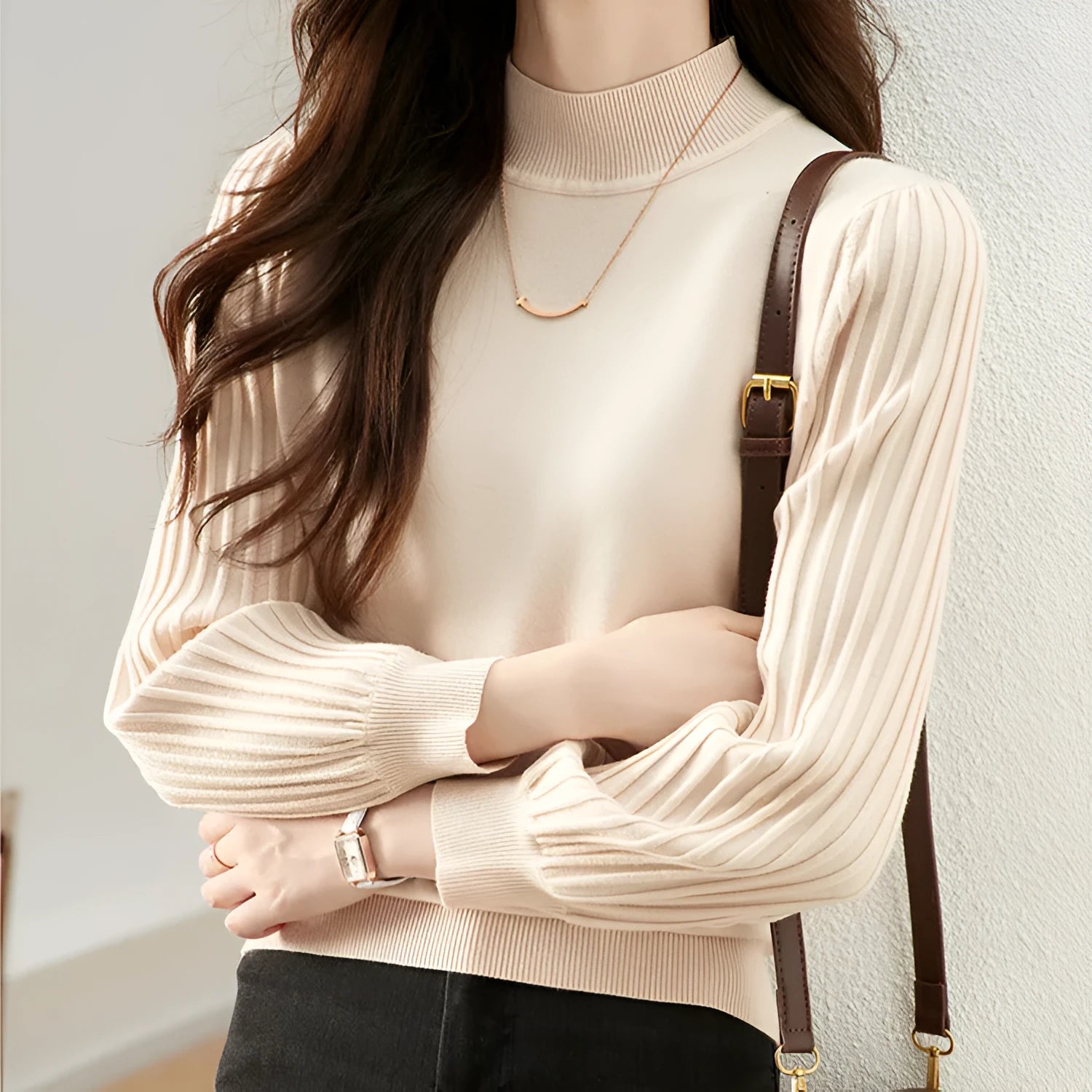 Slim-fit apricot half-turtleneck bottoming shirt with sunken stripes on a hanger.