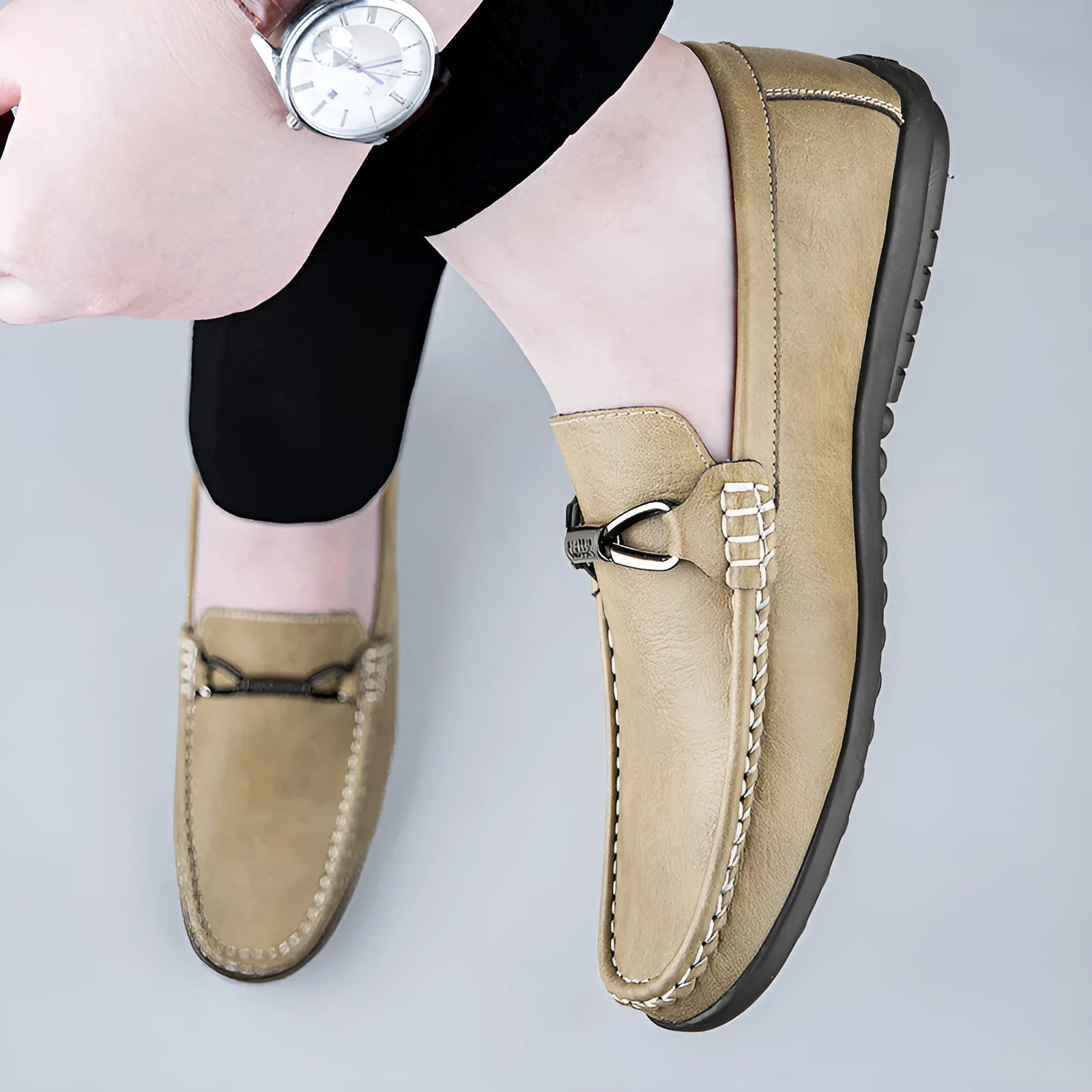 Breathable soft bottom slip-on casual shoes in solid colour with two-layer cowhide upper and rubber sole