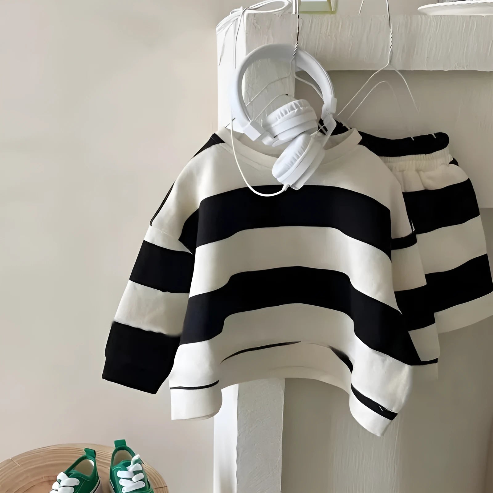 Boy and girl striped fleece and shorts two-piece set in black and green polyester