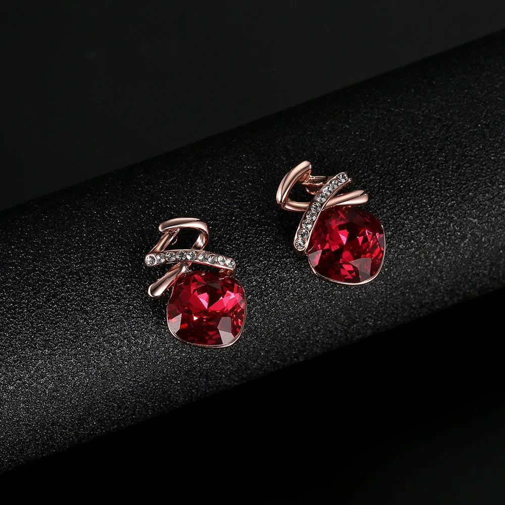 Women's alloy bridal jewellery set with water wave chain necklace and matching earrings.