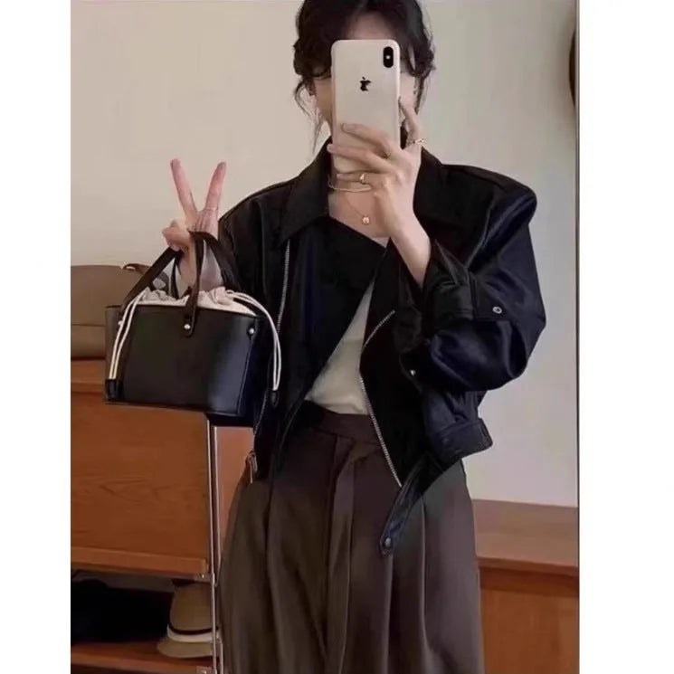 Women's slim-fit short imitation leather coat jacket in brown colour with pockets
