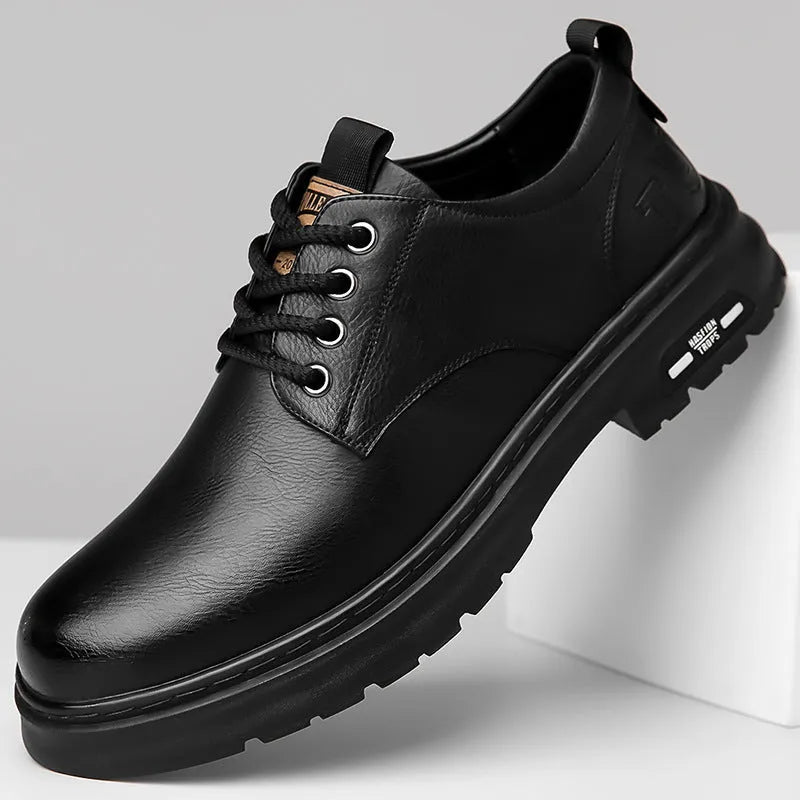Men's retro outdoor casual leather shoes in black with round toe and artificial PU upper