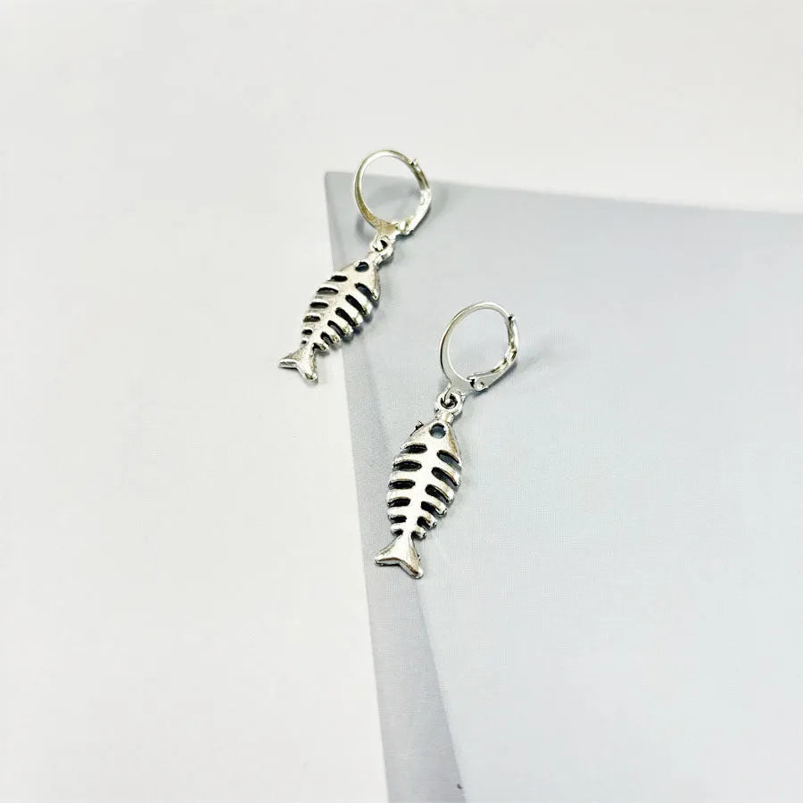 Fishbone pendant necklace with O-shaped chain and matching earrings jewellery set