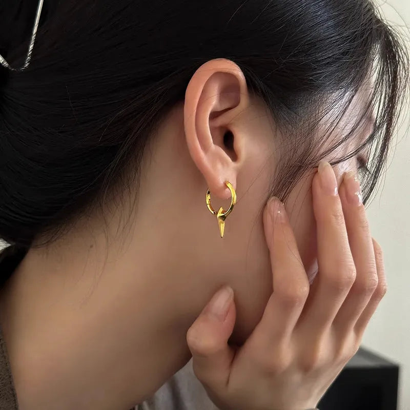 Geometric star-shaped ear clip earrings in platinum colour with copper construction