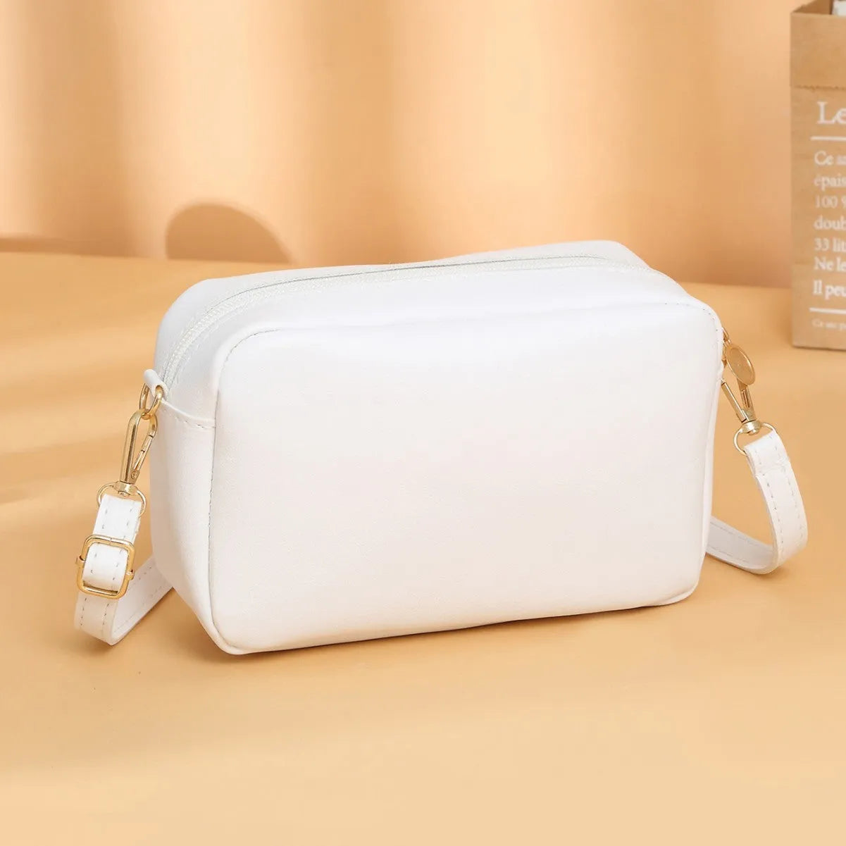Ladies' PU shoulder bag with three-dimensional pocket in horizontal square design
