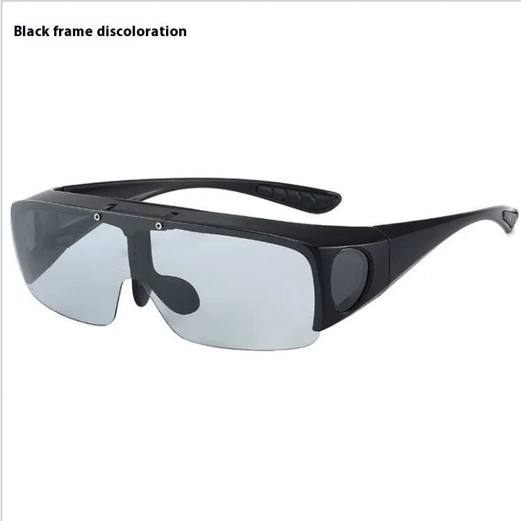 A pair of sporty one-piece polarised sunglasses for myopia, suitable for cycling and mountain climbing.