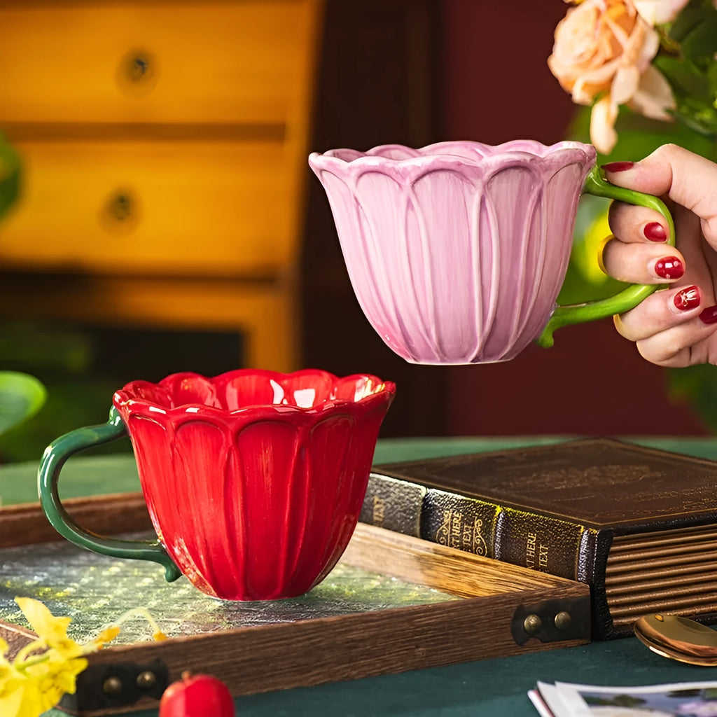 Ceramic breakfast cup with floral pattern, 500ml capacity, in red or purple.
