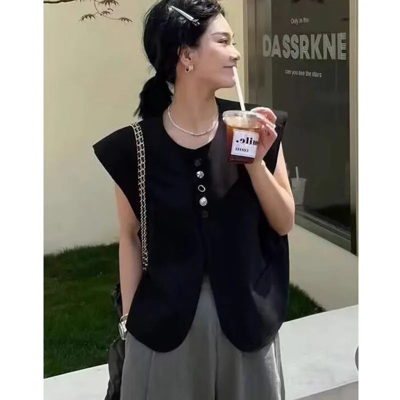 Women's loose-fit short vest in polyester, shown in milk white with side pockets.