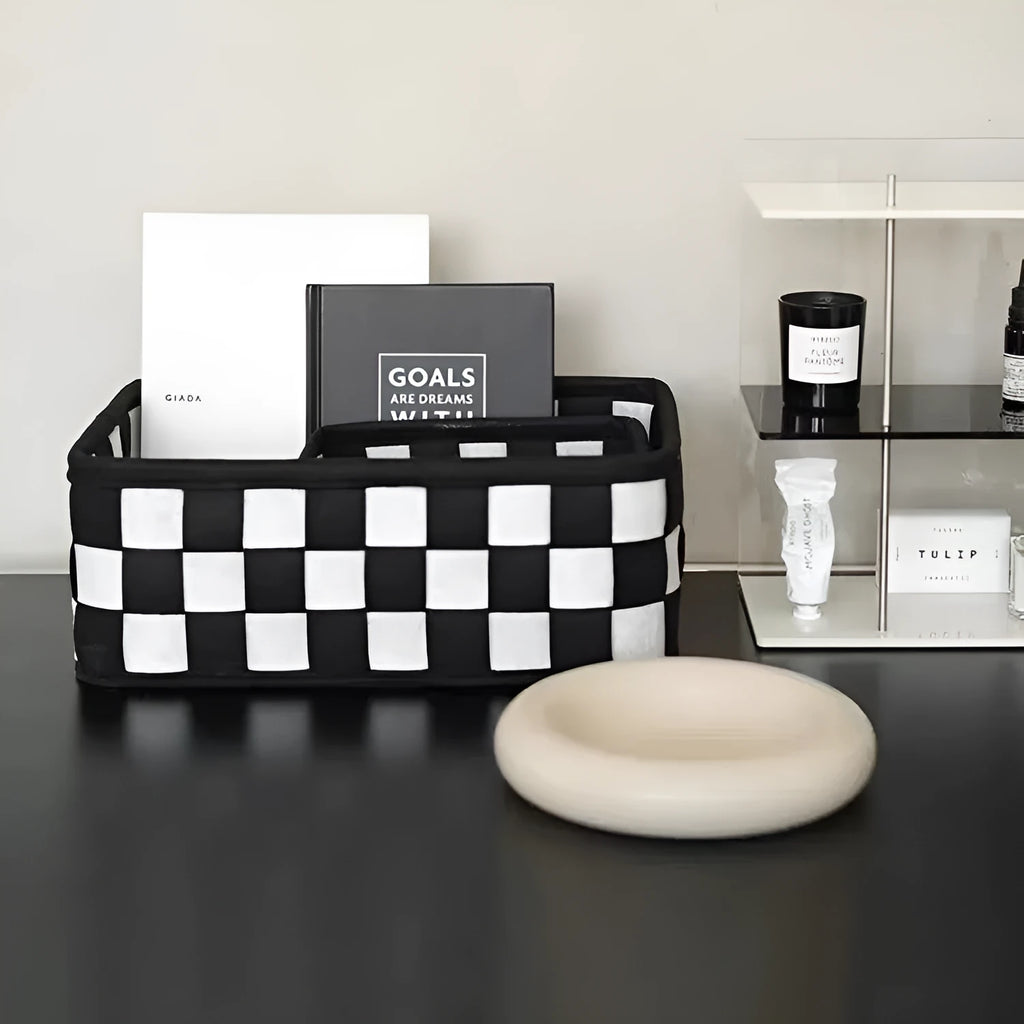 Checkerboard pattern folding felt storage basket showing collapsible sides and 37x29x19.5cm size.