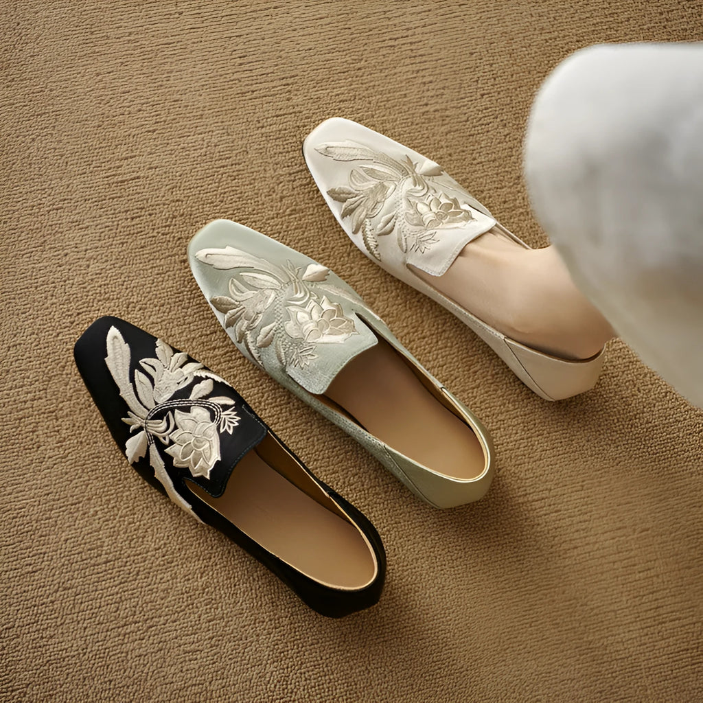 Women's embroidery low-cut flat pumps in retro style with cloth upper and pigskin lining