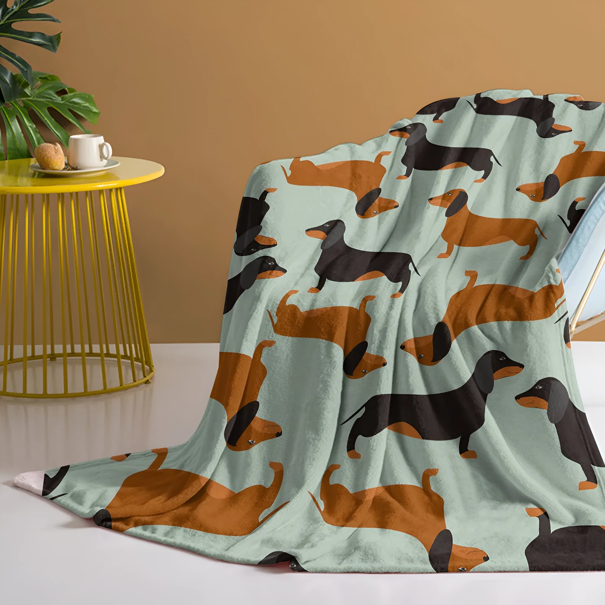 Green flannel sausage printed blanket with pet theme, 75x100cm, soft fluffy throw for sofa or beach camping
