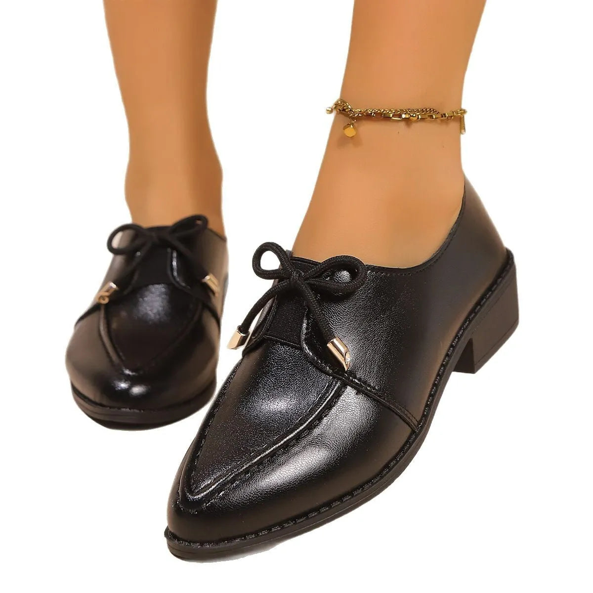 Women's simple slip-on shoe in a British-style leather look with a choice of buckle or bow decoration on the upper.