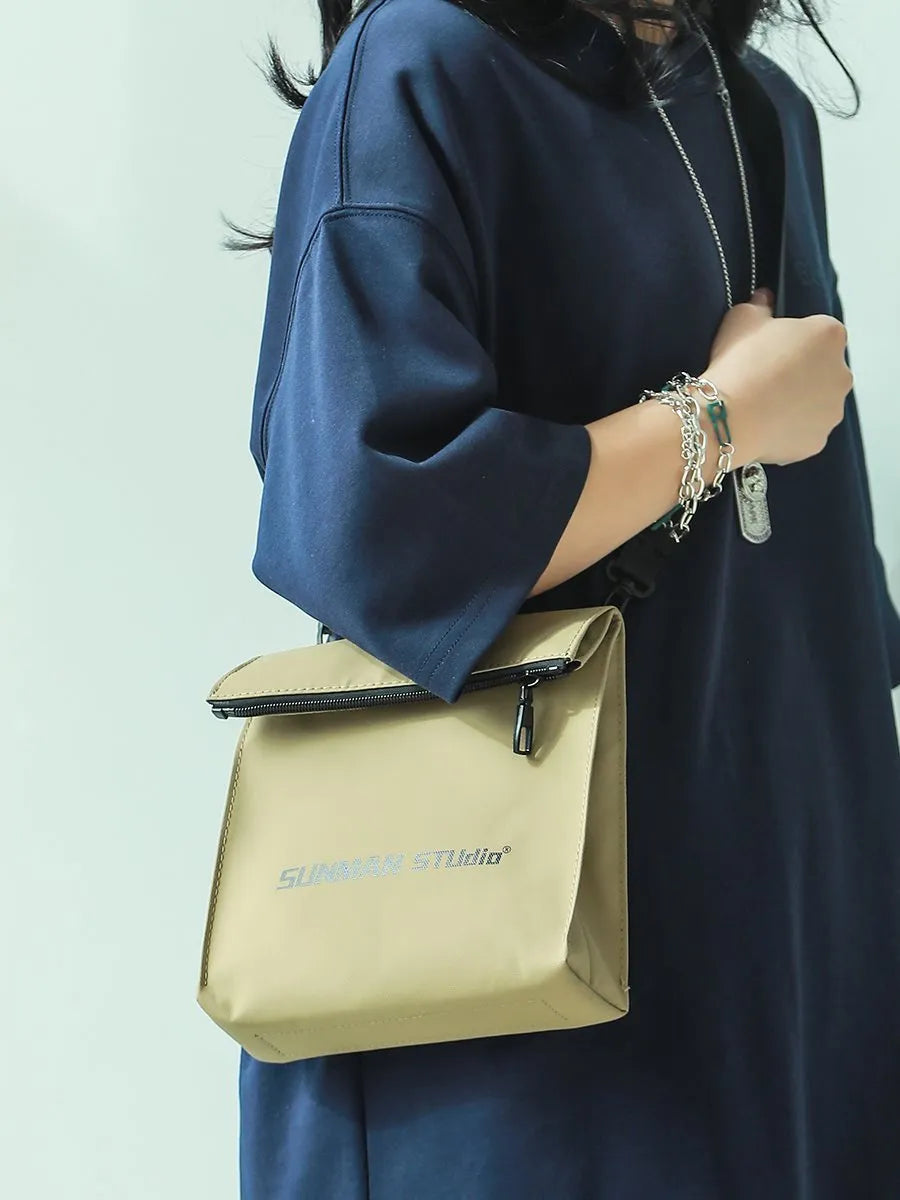 Street trend messenger bag in polyester with Oxford lining and crossbody strap