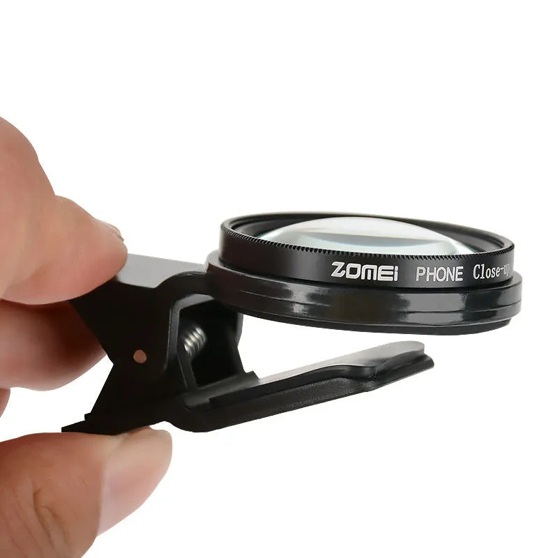 Smartphone macro lens with 37mm diameter and universal mounting clip for close-up photography