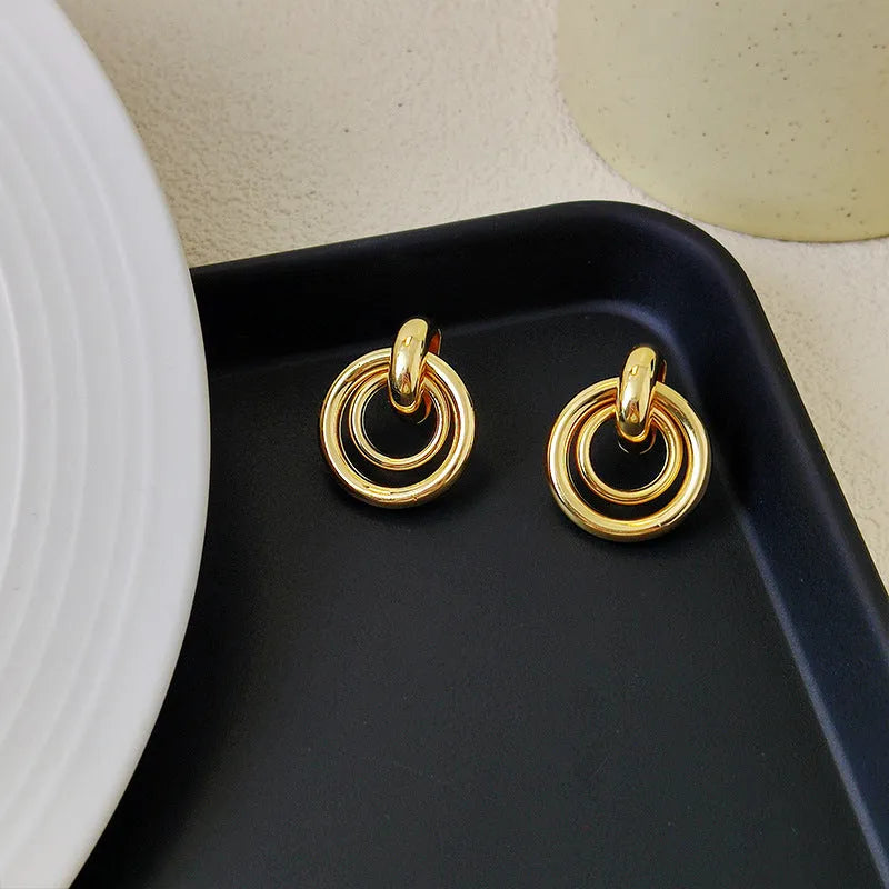 Geometric round ring drop earrings in gold or silver colour with irregular shape