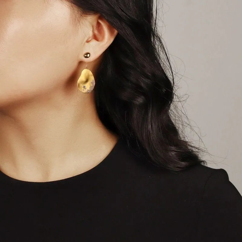 Asymmetric floral women's earrings with zircon stones in gold or silver finish, Chinese style design.