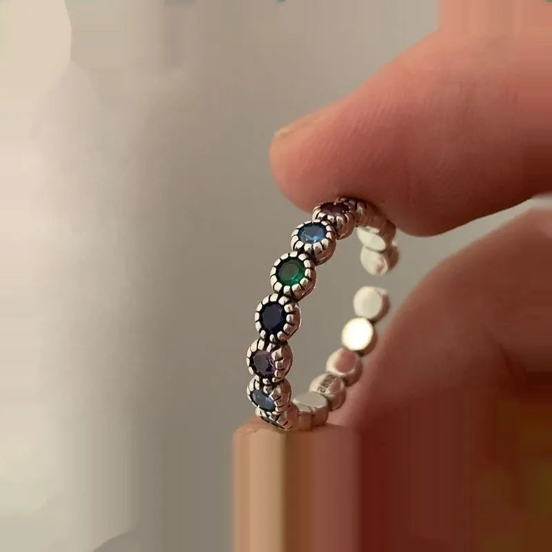 Round zircon ring with adjustable opening and retro silver finish