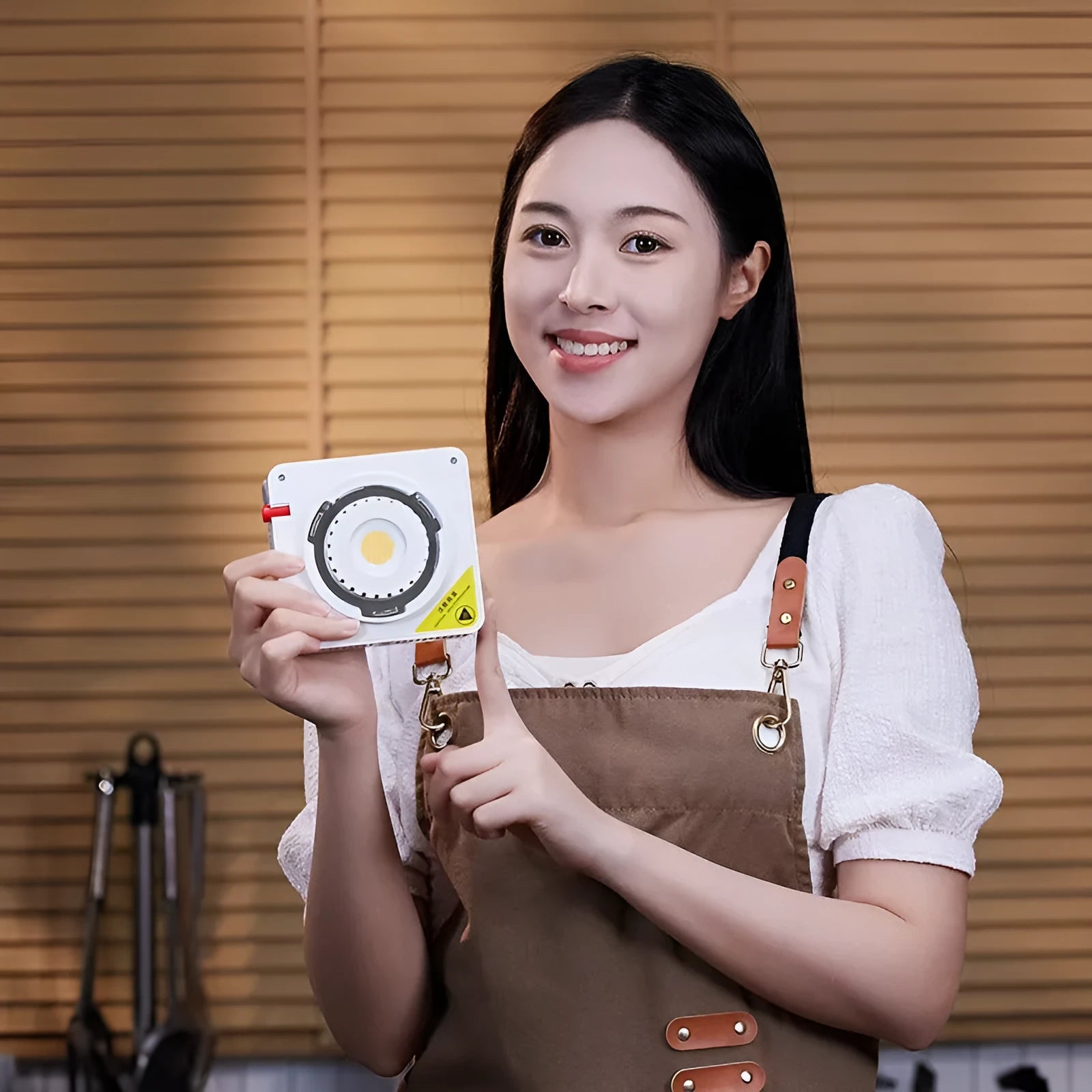 Shenniu ML100Bi photography fill light with aluminium body, two lenses, battery handle, and storage bag.