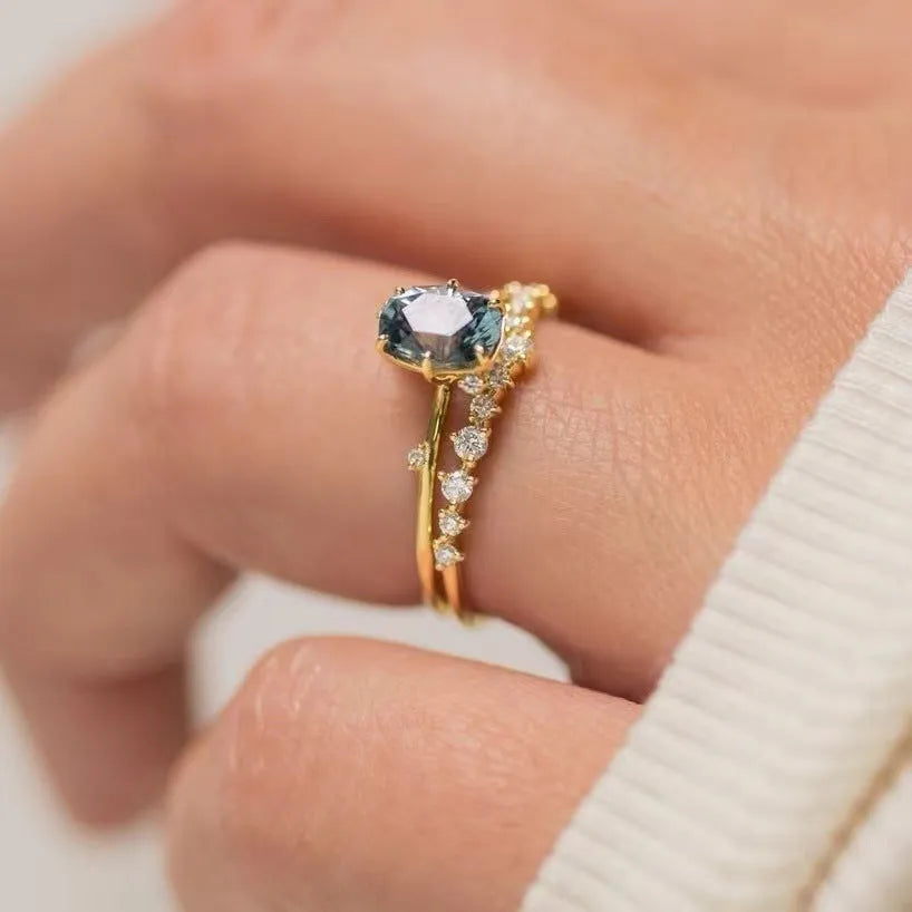 Gold-plated women's fashion ring with green zircon stone in flower-shaped setting
