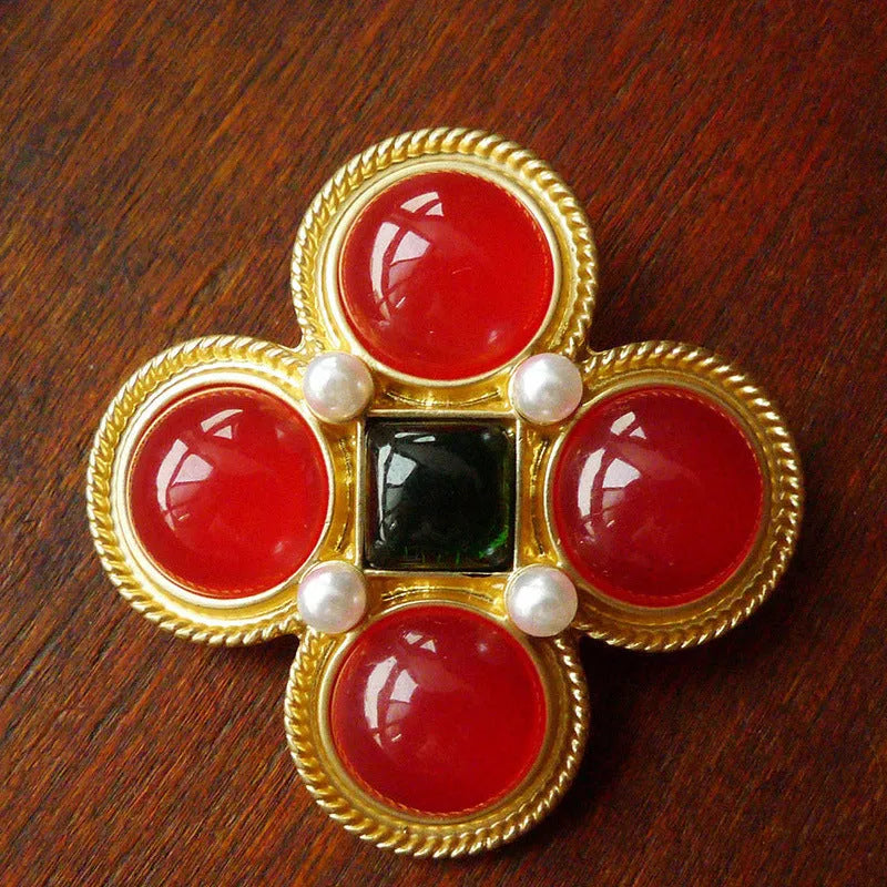 Baroque vintage brooch in zinc alloy with diamond shape, retro court style costume jewellery