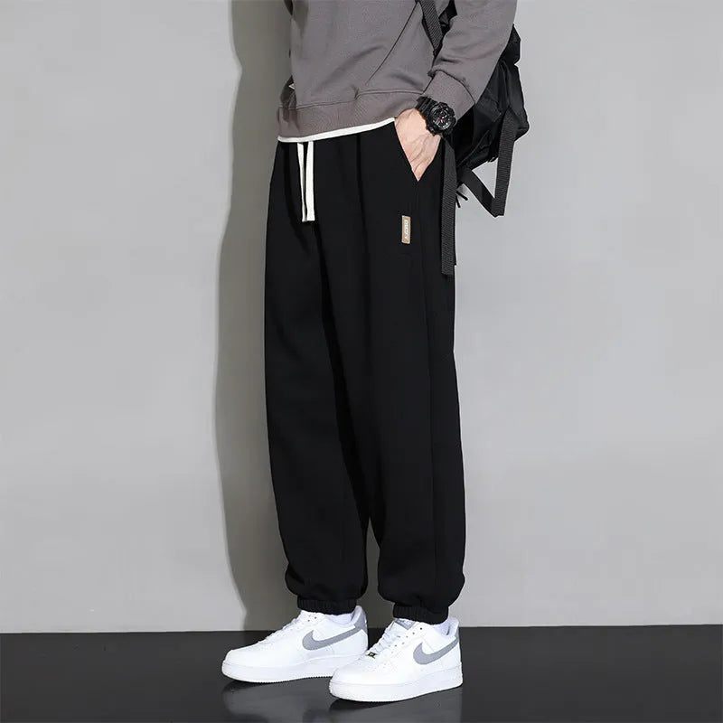 Men's loose fit cotton-polyester sports trousers in grey with elasticated waistband