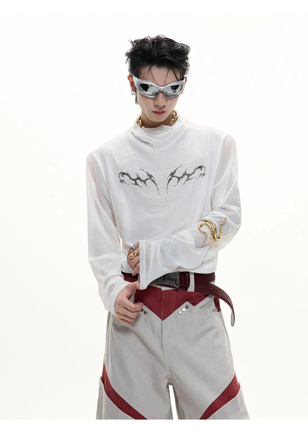 Man modelling a black slim-fit long sleeve mesh bottoming shirt with a textured ice-feel fabric.