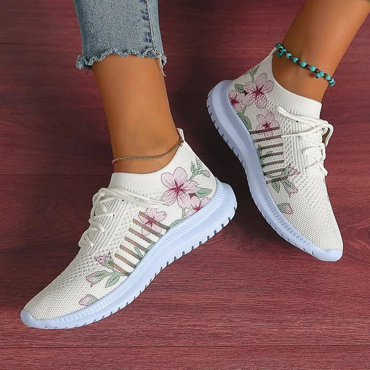 Women's milky white casual mesh Flyknit running shoe with flat heel and round toe