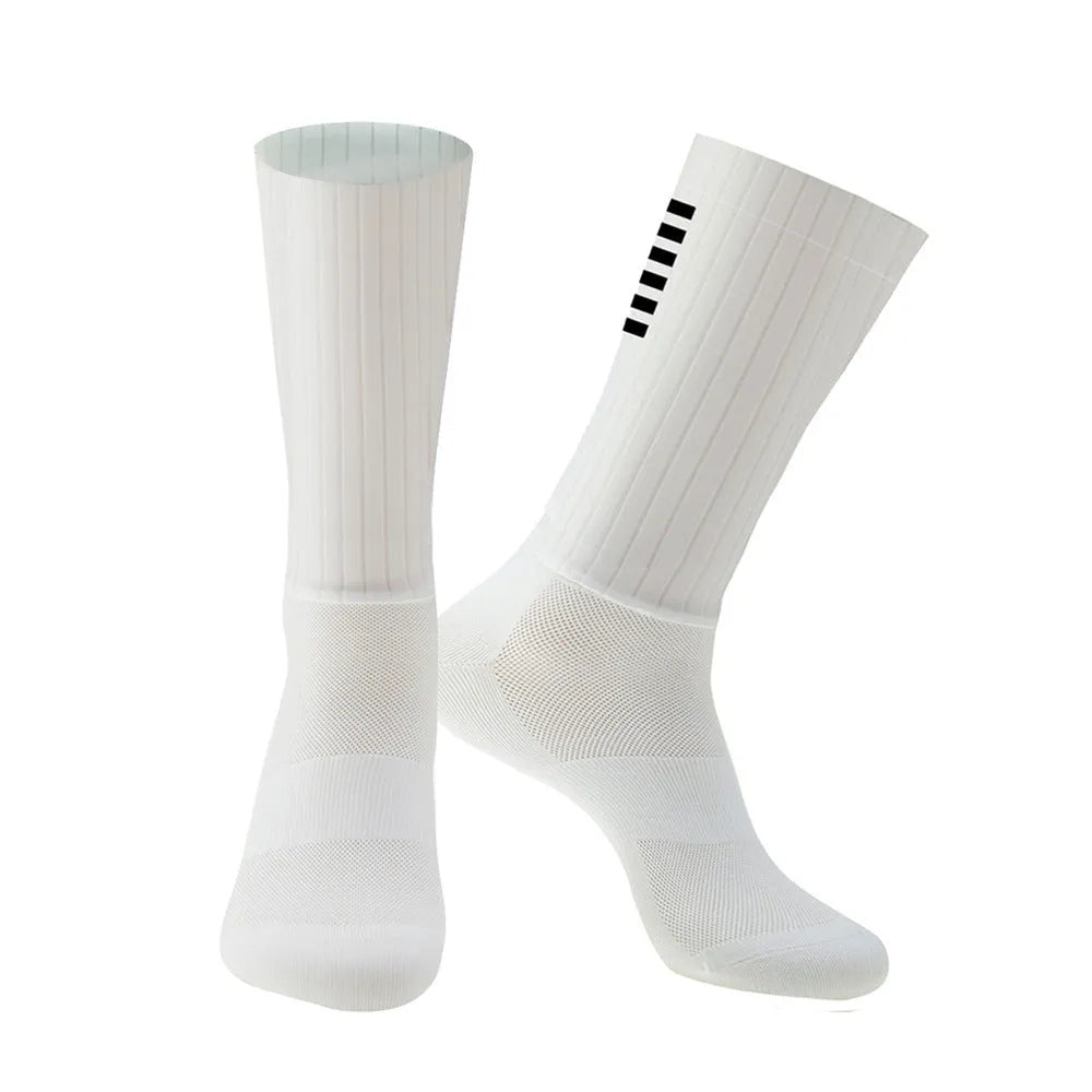 Cycling and running socks in six colour options with breathable moisture-absorbing fabric