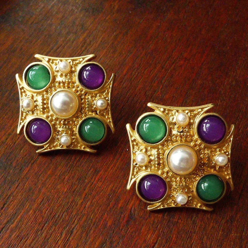 Baroque vintage brooch in zinc alloy with diamond shape, retro court style costume jewellery