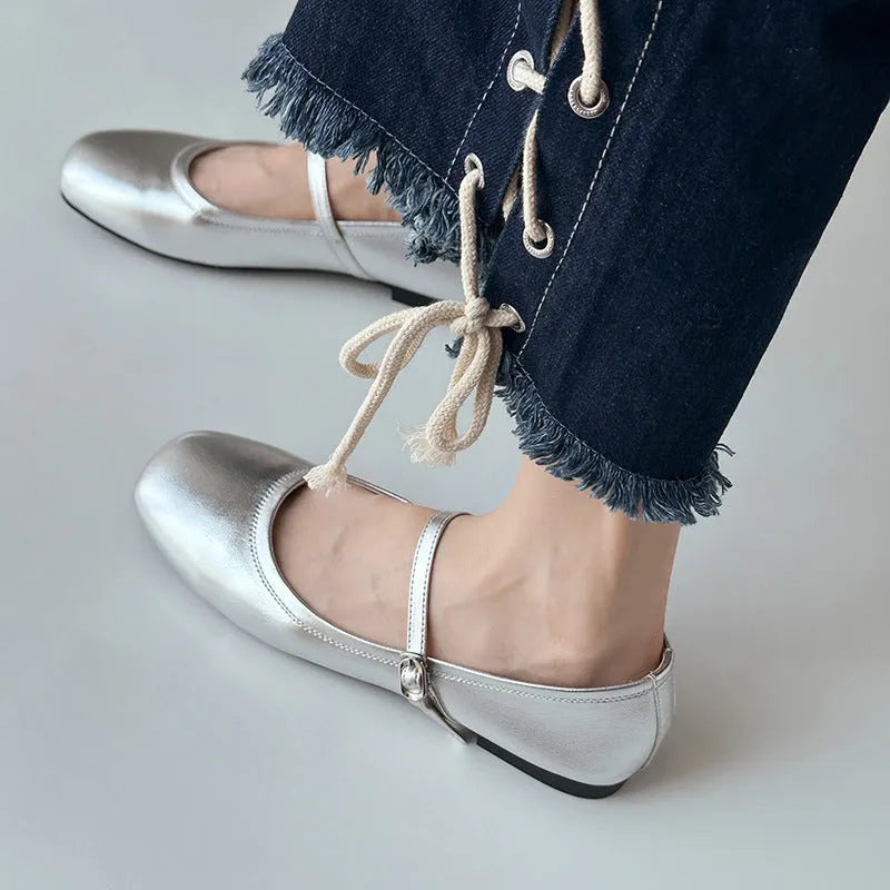 Women's retro brown sheepskin Mary Jane flat pumps with round toe and rubber sole.