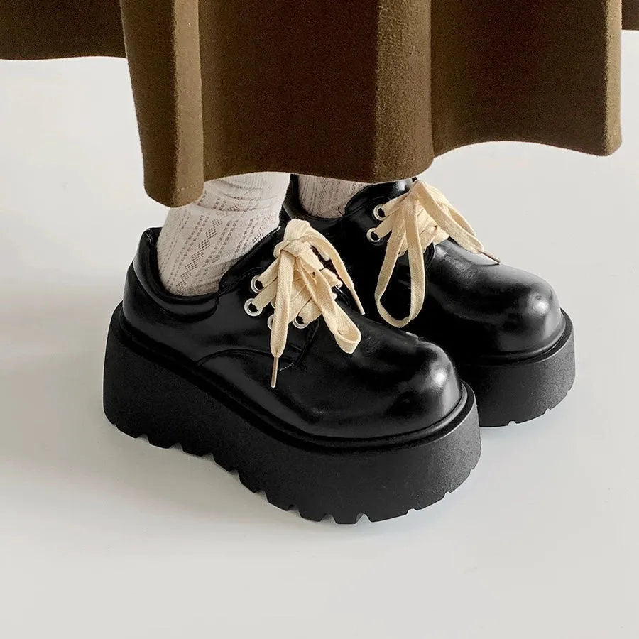 Matte black women's retro lace-up shoes with a thick sole and a muffin heel.