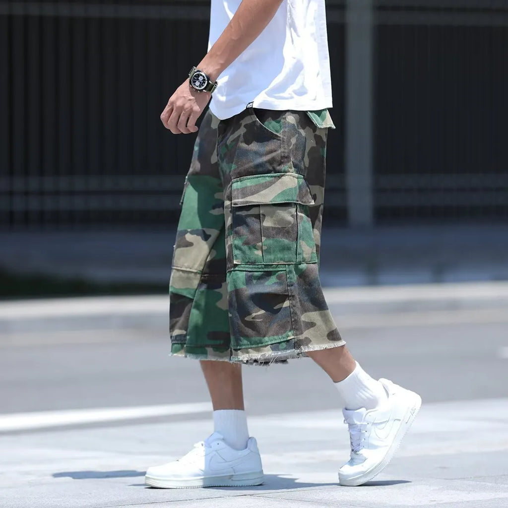 American retro workwear camouflage shorts in loose fit cropped design for summer casual wear