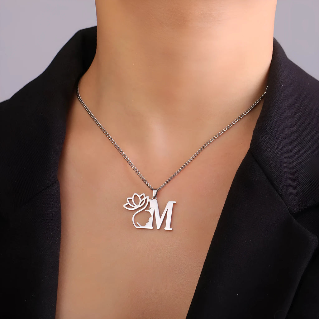 Stainless steel fashion necklace with cross chain and single pendant in gold or steel colour