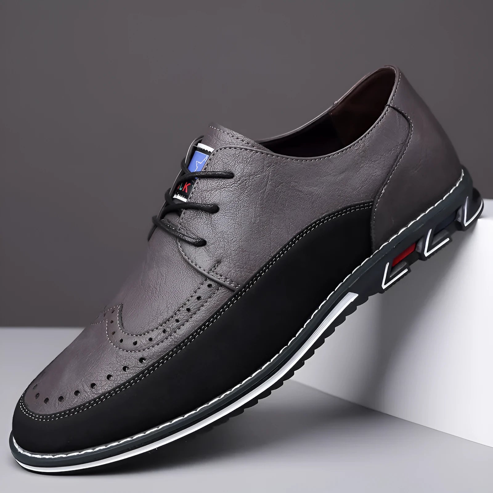 Men's low top casual leather shoes with a leather toe cap and rubber sole.