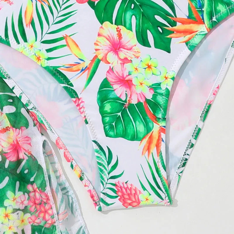 Girls' floral two-piece swimsuit set for children with Korean style pattern
